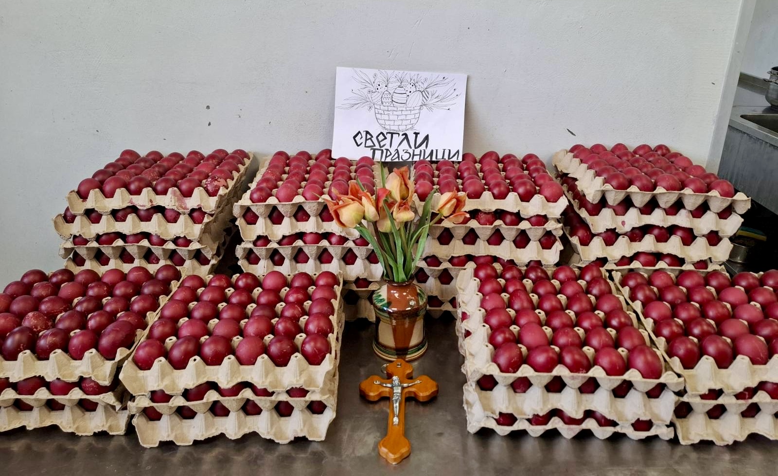 За светлия християнски празник Възкресение Христово по традиция Домашен социален патронаж при Община Велико Търново приготвя за потребителите специално меню с традиционни ястия за празничната трапеза