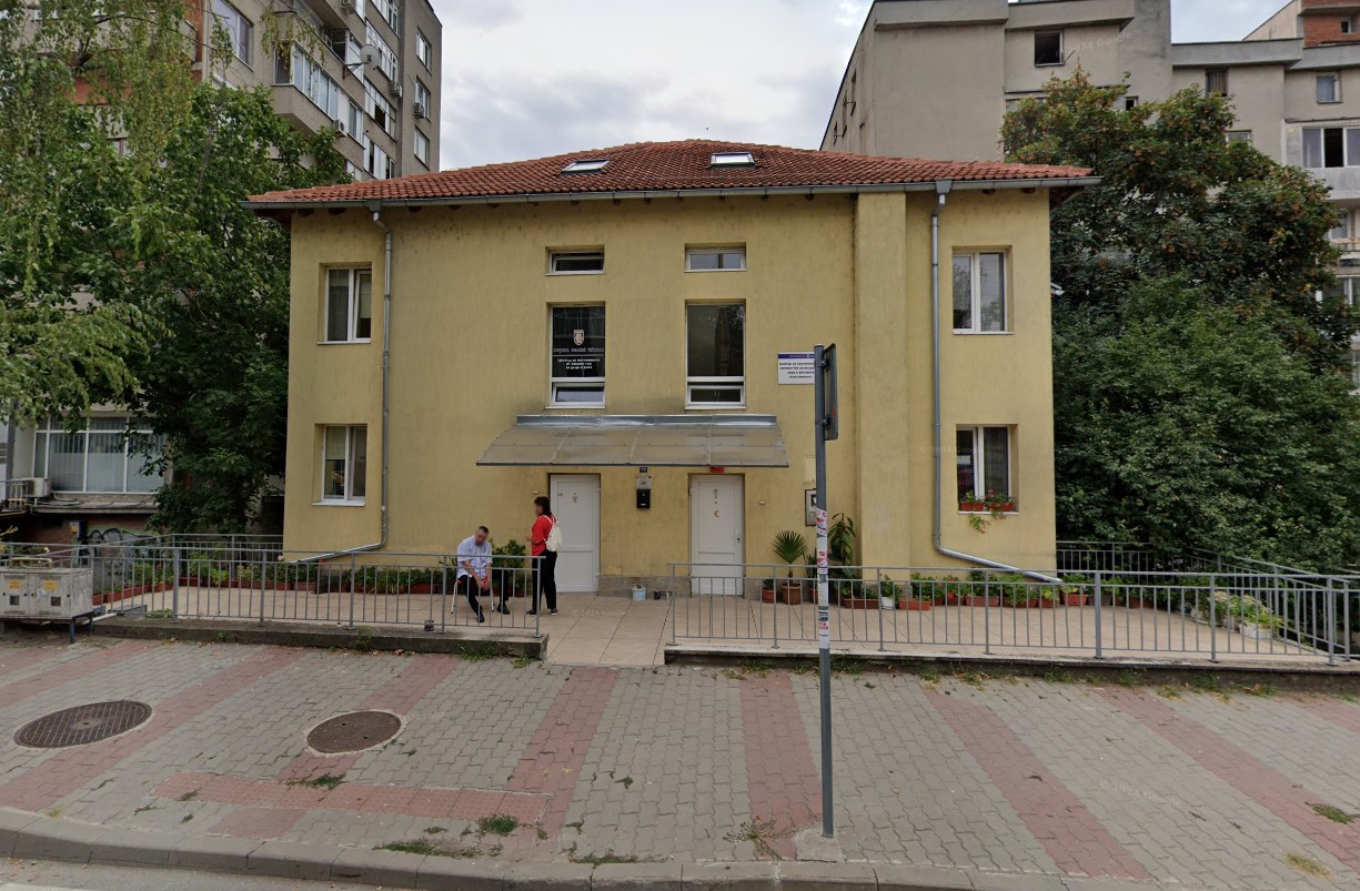 Център за настаняване от семеен тип за пълнолетни лица с умствена изостаналост, ул. "Никола Габровски" № 49