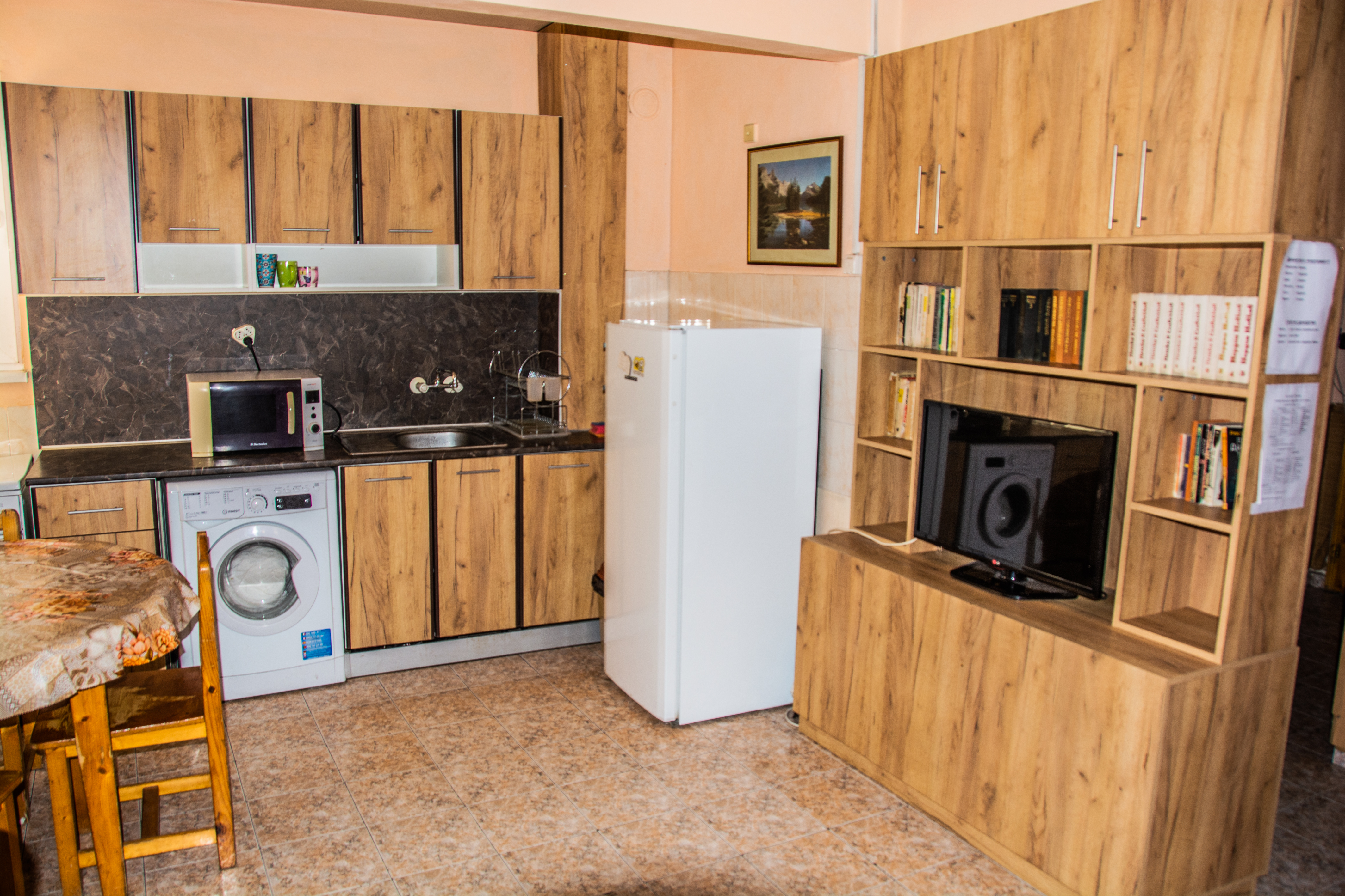 Център за настаняване от семеен тип за деца без увреждания І - SOS Младежки дом, ул. "Охрид" № 4