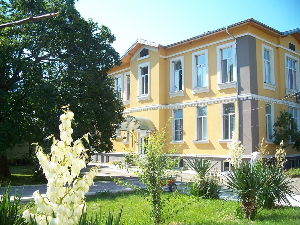 Център за настаняване от семеен тип за пълнолетни лица с психични разстройства, с. Церова кория, ул. "Втора" № 27