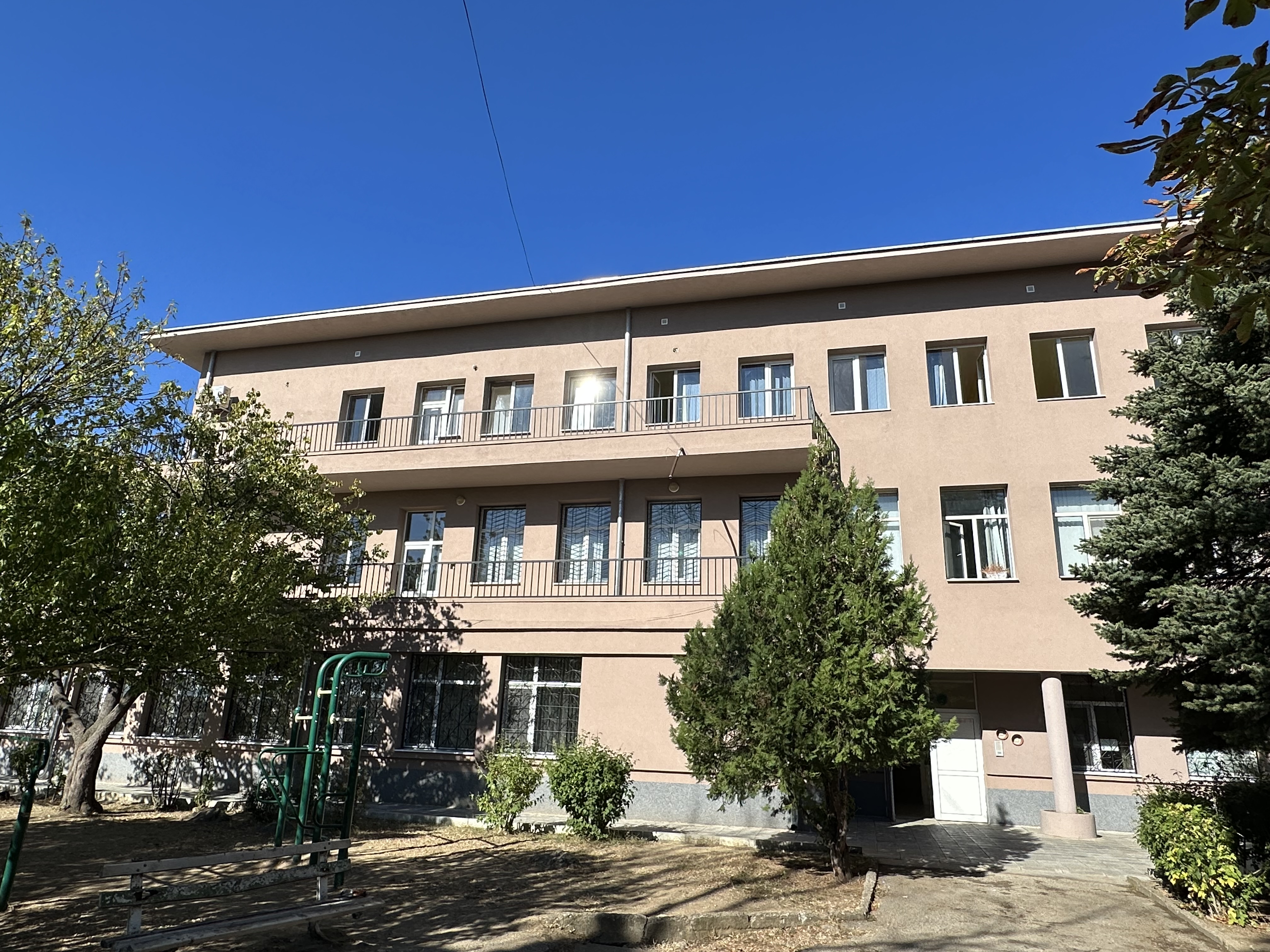 Център за настаняване от семеен тип за деца без увреждания І и II, ул. „Цветарска” № 14 и ул. "Симеон Велики" № 3, ет. 2